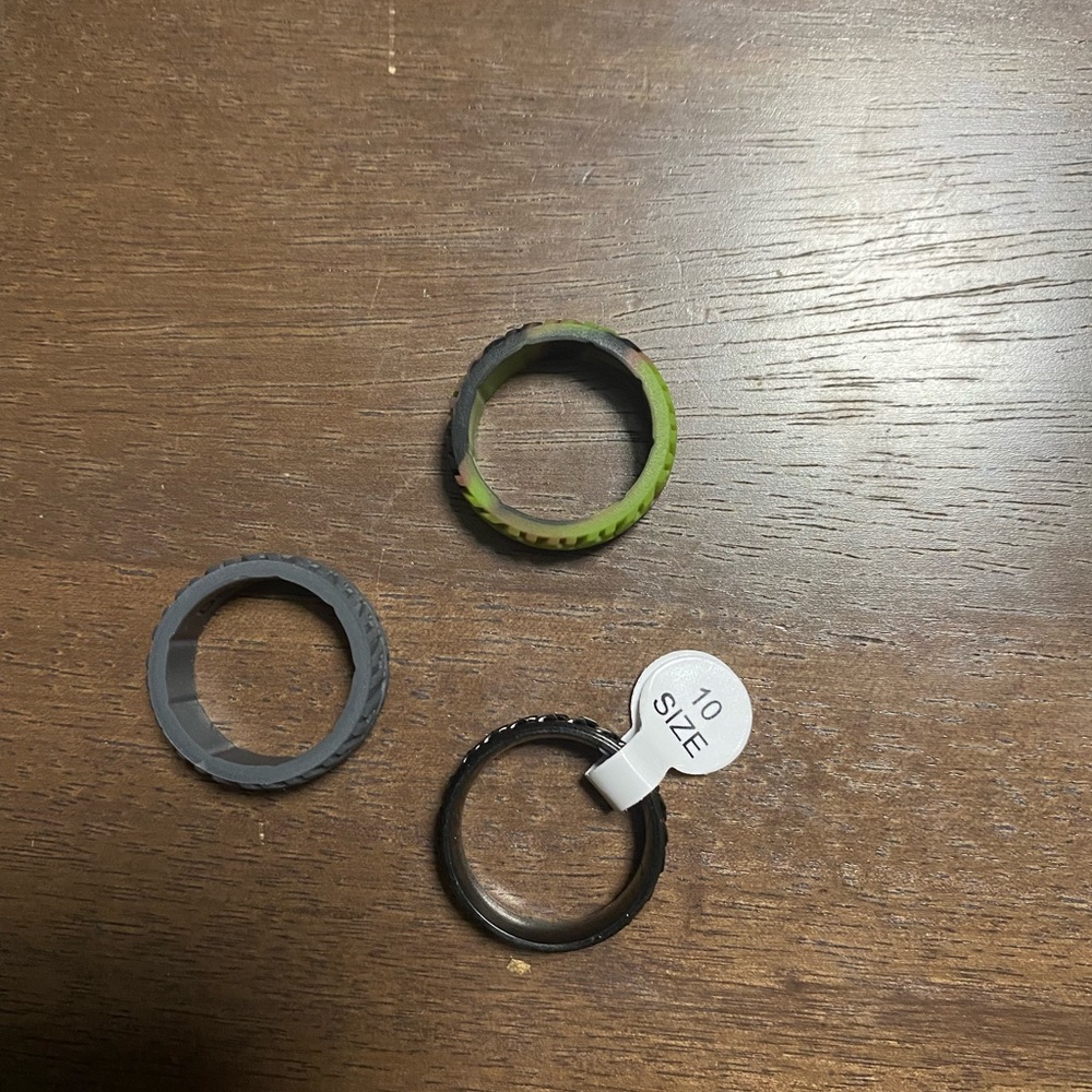 Men’s wedding bands size 10